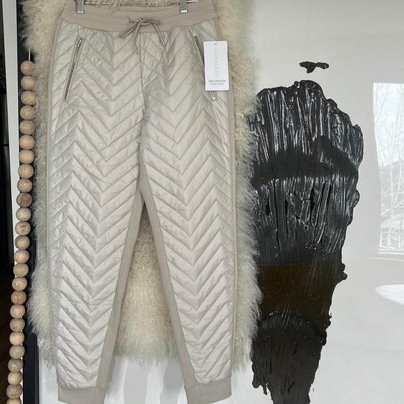 Athleta Pants & Jumpsuits Athleta Apres Ski Down Jogger Size 4